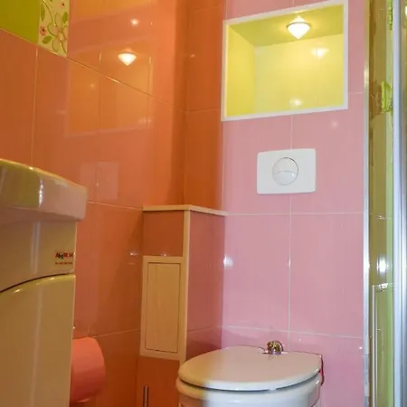 Happy Time Apartment Warna